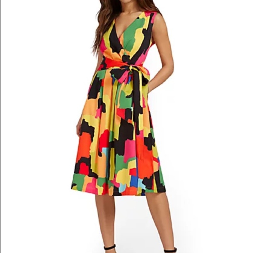 PRINTED V-NECK SIDE-TIE DRESS